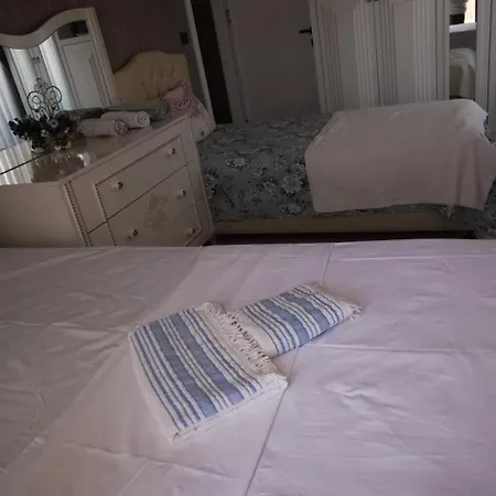 Denize Yakin Lueks Apartment