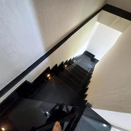 Apartment Denize Yakin Lueks *