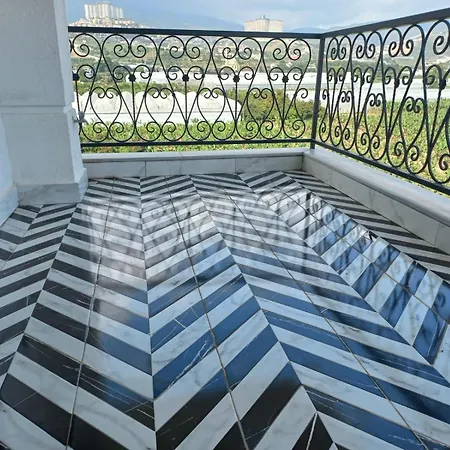 Denize Yakin Lueks Apartment Alanya