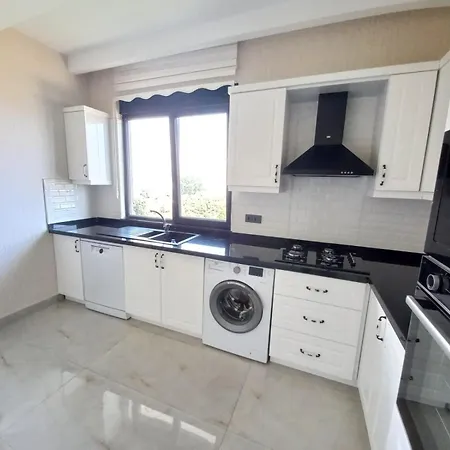 Apartment Denize Yakin Lueks *