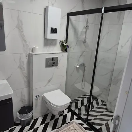 Denize Yakin Lueks Apartment