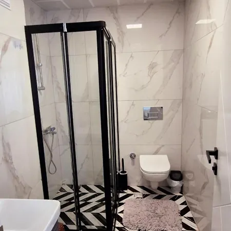 Apartment Denize Yakin Lueks *