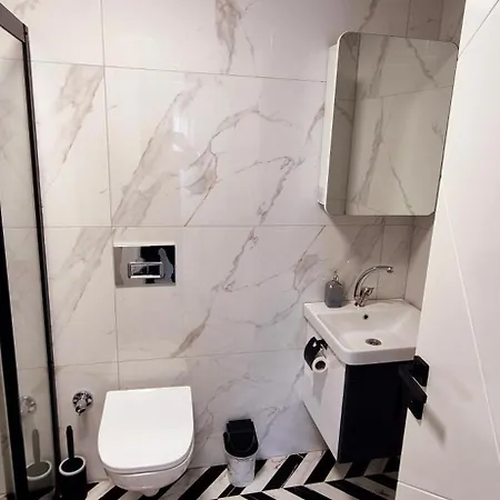Apartment Denize Yakin Lueks *