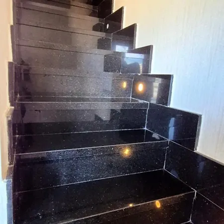 Denize Yakin Lueks Apartment