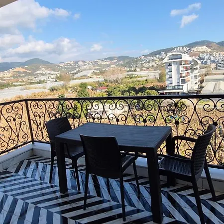 Denize Yakin Lueks Apartment