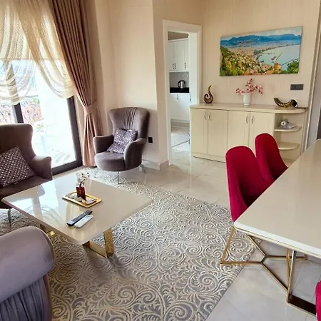 Denize Yakin Lueks Apartment
